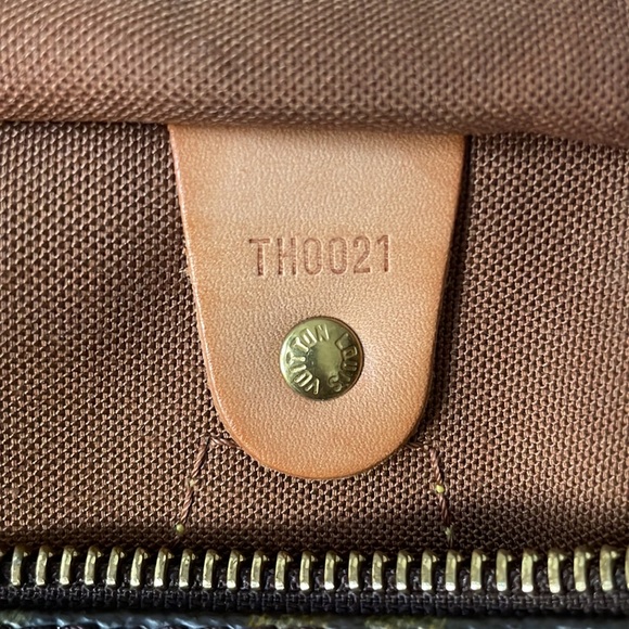 Authentic Louis Vuitton Speedy 30 - Picture 15 of 16